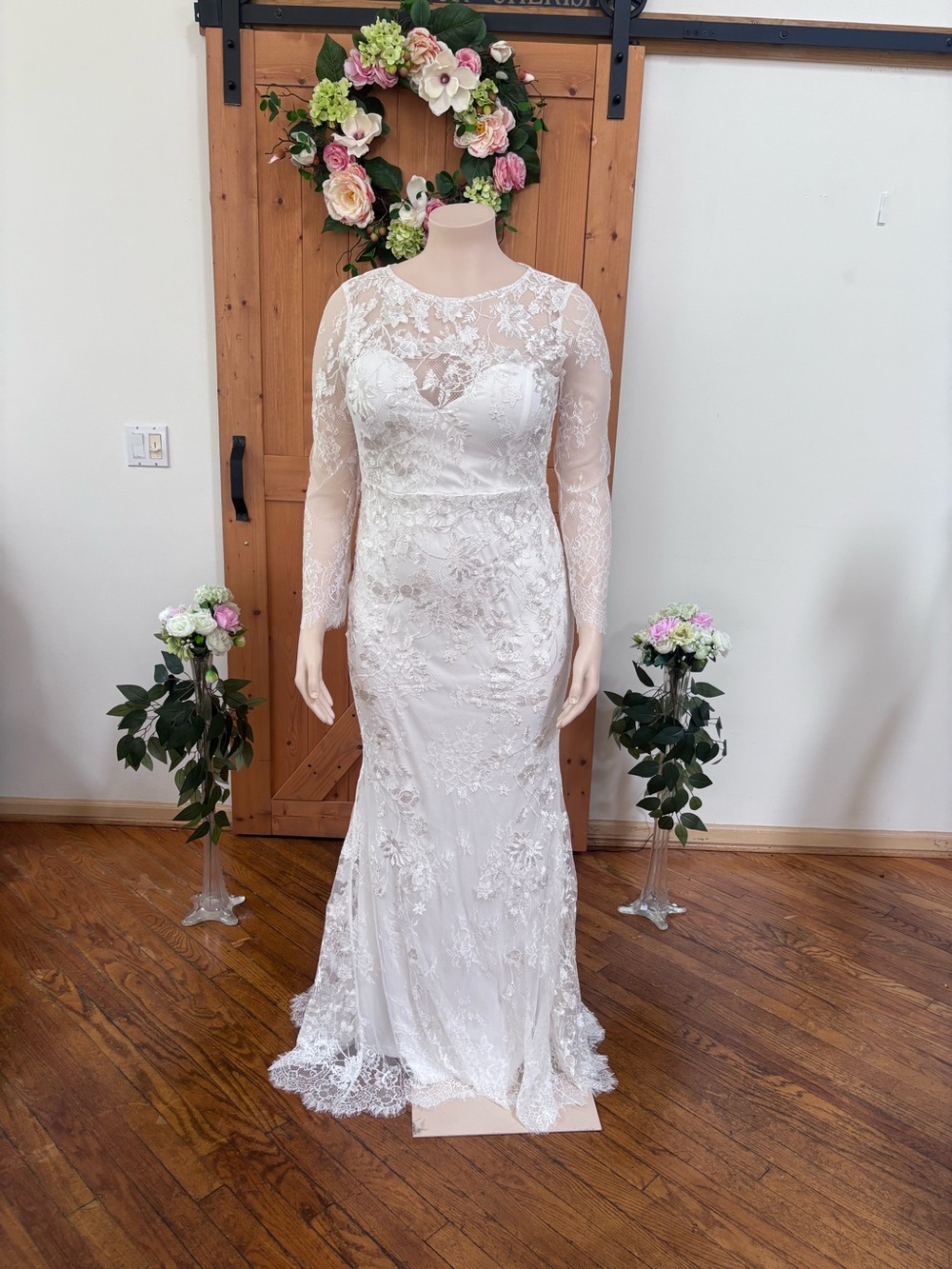 Elegant White Lace Long-Sleeve Wedding Dress size 2xl Fashion Nova NWT. O/white